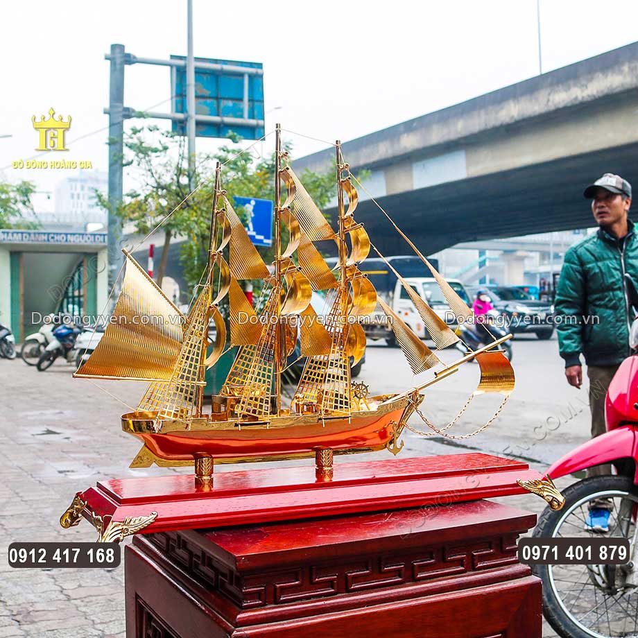 Bề mặt vật phẩm được mạ v&agrave;ng 24K sang trọng
